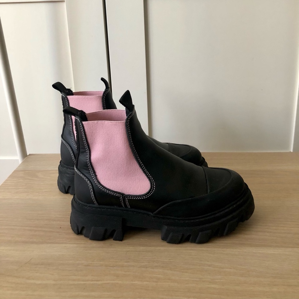 Ganni low Chelsea boots